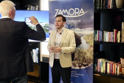 El vicepresidente de la Diputación de Zamora Victor López, durante la presentación del proyecto Zamora Duero esencial.