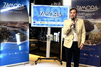 El vicepresidente de la Diputación de Zamora Victor López, durante la presentación del proyecto Zamora Duero esencial.