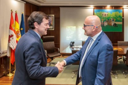 El presidente de la Junta de Castilla y León, Alfonso Fernández Mañueco, se reúne con Christian Stein, nuevo CEO de Renault Group España, y con Josep María Recasens, quien ha desempeñado hasta el momento dicha responsabilidad
