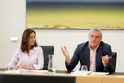 Pedro Pascual, de Por Ávila, y Alicia Gallego, de UPL, ambos del Grupo Mixto, en la reunión de la Junta de Portavoces de las Cortes de Castilla y León