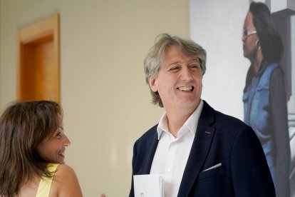 El portavoz del Grupo Socialista, Carlos Martínez, junto a Patricia Gómez, en la reunión de la Junta de Portavoces de las Cortes de Castilla y León