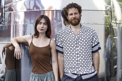 Los intérpretes Clara Galle y Álvaro Cervantes.