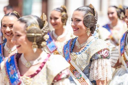 Instante del homenaje al Cid de las falleras y la corte burgalesa.