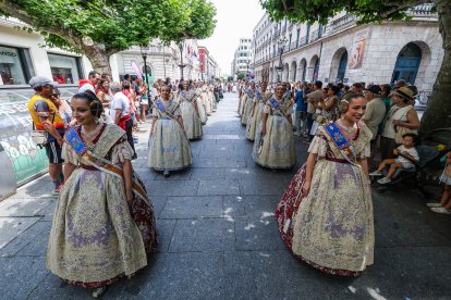 Instante del homenaje al Cid de las falleras y la corte burgalesa.