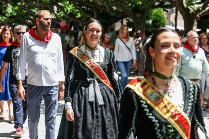 Instante del homenaje al Cid de las falleras y la corte burgalesa.