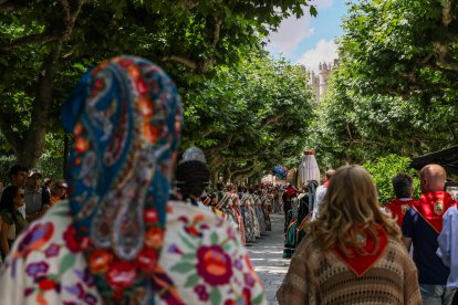 Instante del homenaje al Cid de las falleras y la corte burgalesa.