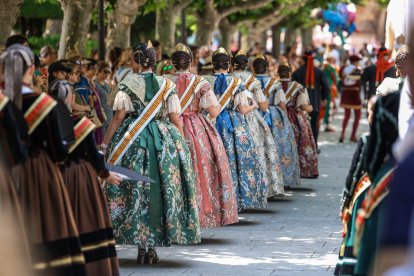 Instante del homenaje al Cid de las falleras y la corte burgalesa.