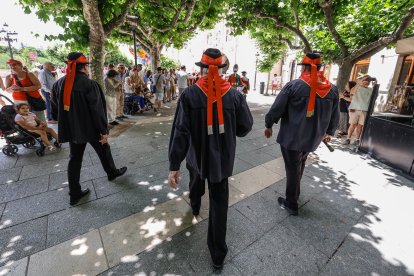 Instante del homenaje al Cid de las falleras y la corte burgalesa.
