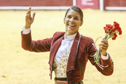 Lea Vicens cortó una oreja al sexto toro de la tarde