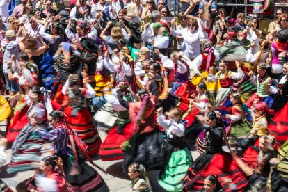 Instante del Homenaje a la jota de las fiestas de San Pedro y San Pablo 2026.