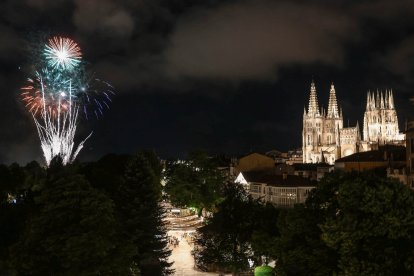 Instante de la segunda sesión de fuegos artificiales de San Pedro y San Pablo 2026.