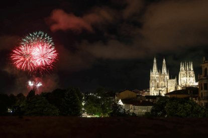 Instante de la segunda sesión de fuegos artificiales de San Pedro y San Pablo 2026.