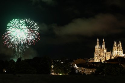 Instante de la segunda sesión de fuegos artificiales de San Pedro y San Pablo 2026.