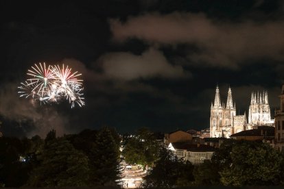 Instante de la segunda sesión de fuegos artificiales de San Pedro y San Pablo 2026.