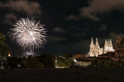 Instante de la segunda sesión de fuegos artificiales de San Pedro y San Pablo 2026.