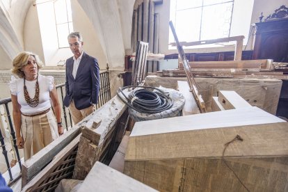 Un momento de la visita a las obras de la torre de la iglesia del Hospital del Rey.