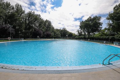 Así ha quedado la piscina exterior del complejo de San Amaro.