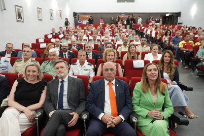 La secretaria general de Protección Civil y Emergencias en el Ministerio del Interior, Virginia Barcones, el presidente de las Cortes, Francisco Vázquez, y la vicepresidenta segunda de la Junta, Isabel Blanco, asisten al acto de entrega de las Medallas al Mérito de Protección Ciudadana en Castilla y León.