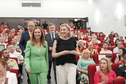 La secretaria general de Protección Civil y Emergencias en el Ministerio del Interior, Virginia Barcones, el presidente de las Cortes, Francisco Vázquez, y la vicepresidenta segunda de la Junta, Isabel Blanco, asisten al acto de entrega de las Medallas al Mérito de Protección Ciudadana en Castilla y León.