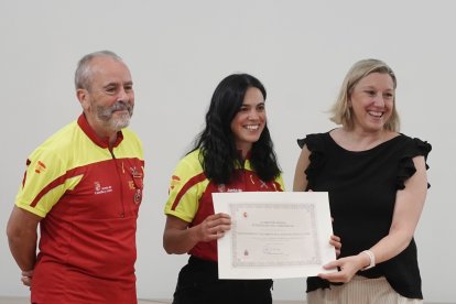La vicepresidenta segunda de la Junta, Isabel Blanco, entrega las Medallas al Mérito de Protección Ciudadana en Castilla y León.