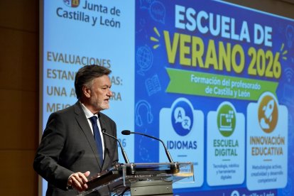 El presidente de las Cortes de Castila y León, Francisco Vázquez, inaugura la jornada educativa ''Las evaluaciones estandarizadas: una ayuda para mejorar'', organizada por la Junta.