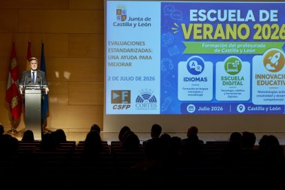 El presidente de las Cortes de Castila y León, Francisco Vázquez, inaugura la jornada educativa ''Las evaluaciones estandarizadas: una ayuda para mejorar'', organizada por la Junta.