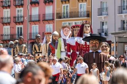 Baile de Danzantes, Gigantillos y Gigantones en las fiestas de San Pedro 2026.