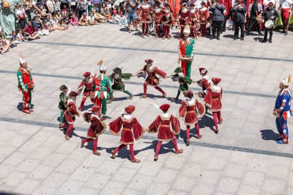 Baile de Danzantes, Gigantillos y Gigantones en las fiestas de San Pedro 2026.