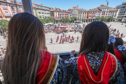 Baile de Danzantes, Gigantillos y Gigantones en las fiestas de San Pedro 2026.
