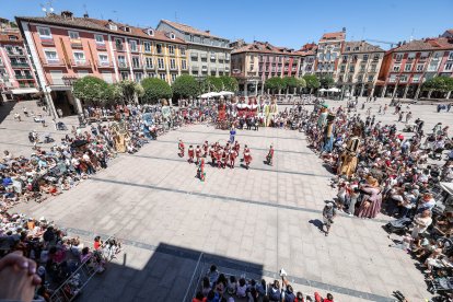 Baile de Danzantes, Gigantillos y Gigantones en las fiestas de San Pedro 2026.