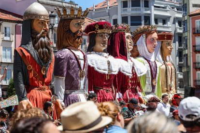 Baile de Danzantes, Gigantillos y Gigantones en las fiestas de San Pedro 2026.