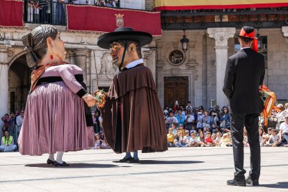 Baile de Danzantes, Gigantillos y Gigantones en las fiestas de San Pedro 2026.