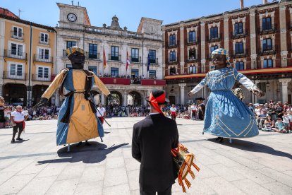 Baile de Danzantes, Gigantillos y Gigantones en las fiestas de San Pedro 2026.