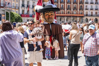 Baile de Danzantes, Gigantillos y Gigantones en las fiestas de San Pedro 2026.