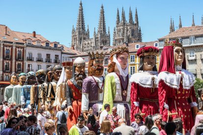Baile de Danzantes, Gigantillos y Gigantones en las fiestas de San Pedro 2026.