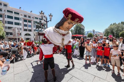 Baile de Danzantes, Gigantillos y Gigantones en las fiestas de San Pedro 2026.