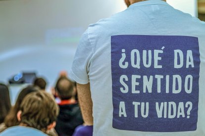 Esta es la pregunta que Jesús García lanza a los jóvenes que llegan a Somos Talita. Él intuye la respuesta