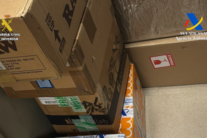 Paquetes con droga en la tienda de CBD de Burgos.