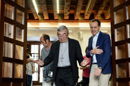 El arzobispo de Valladolid, Luis Argüello, atiende a los medios de comunicación por temas de actualidad