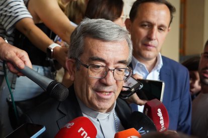 El arzobispo de Valladolid, Luis Argüello, atiende a los medios de comunicación por temas de actualidad