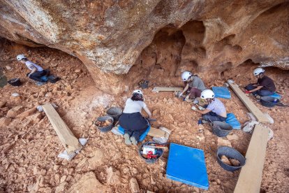Galería es un yacimiento de 40 metros cuadrados y se excava un nivel datado en 300.000 años de antigüedad.