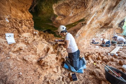 Galería es un yacimiento de 40 metros cuadrados y se excava un nivel datado en 300.000 años de antigüedad.