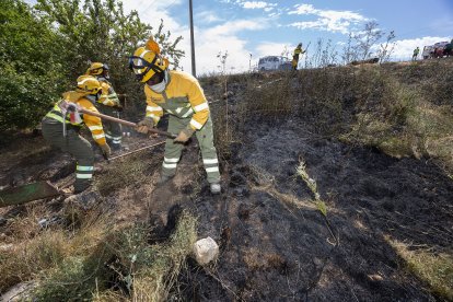 Imagen del incendio junto a la carretera de  Arcos.