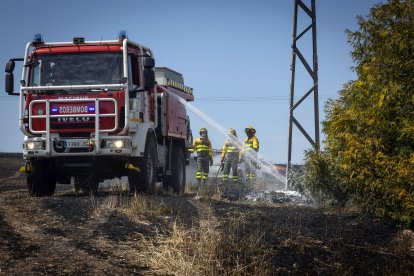 Imagen del incendio junto a la carretera de  Arcos.