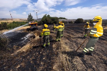 Imagen del incendio junto a la carretera de  Arcos.