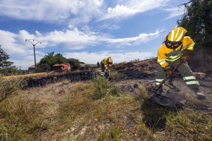 Imagen del incendio junto a la carretera de  Arcos.