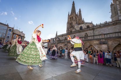 Desfile del Festival Internacional de Folclore 2026.