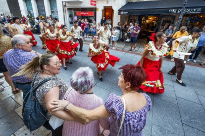 Desfile del Festival Internacional de Folclore 2026.