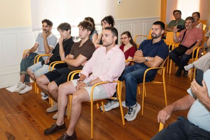 Antes del fallo se percibían los nervios entre los finalistas y sus familiares.