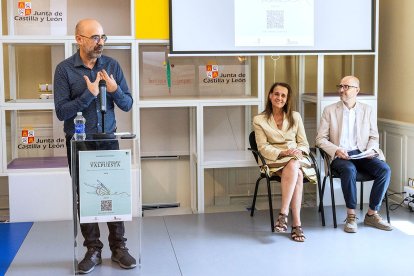 El burgalés Óscar Esquivias, Premio Castilla y León de las Letras, leyó el fallo de narrativa.